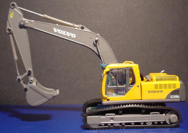 Volvo  EC  240 B - 