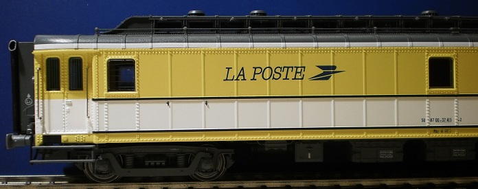 Voiture postale PAz 37 415-2   jaune/blanc logo LA POSTE - 