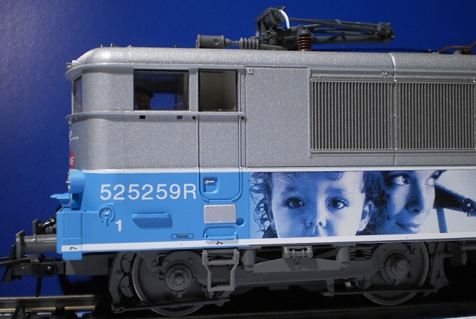 locomotive �lectrique BB 525259R en voyage ep V-VI - 