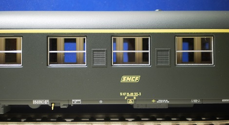 Voiture UIC A9 vert celtique logo jaune encadr� ep IV - 