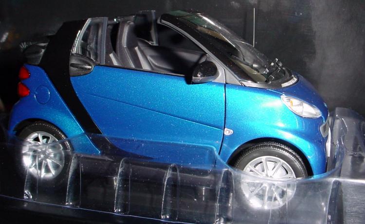 MINICHAMPS Smart cabrio   bleue  2007 - Voitures 1/18 eme